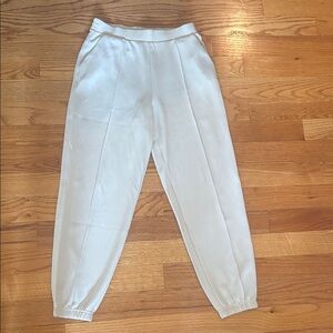 VSX Cream Elastic Waist Athletic Shorts women’s NWOT